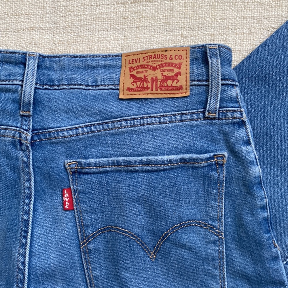 Levi's 725 High Rise Bootcut Denim Jeans in Blue - NWOT - Picture 4 of 5